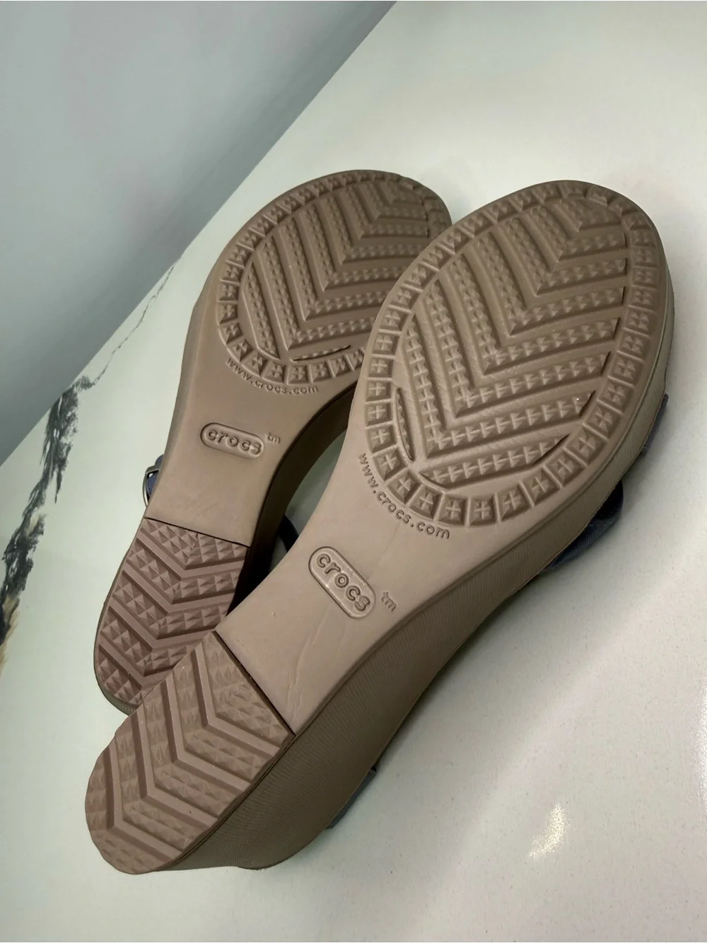 Crocs Leigh II Sandals Women's Sz 11 Blue Tan Comfort Ankle Strap Wedge Strappy